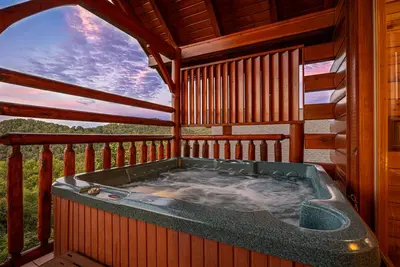 Image de Free Dollywood ticket mountain retreat in Wears Valley for up to 10, pool pass