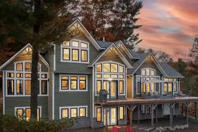 Image de Gorgeous 8 Bed, 5 Bath Cottage on 3 Mile Lake! Spacious Deck! Privacy! Views!