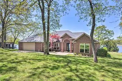 Image de Spectacular Duck Creek Waterfront Retreat w/ Dock!