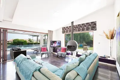 Image de Villa Protaras Sunshine, elegante villa V4 avec piscine, pres de Fig Tree Bay Beach