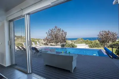 Image de Villa Kono Sunshine - Luxury 4 Bedroom Cape Greco - Villa pres de la plage avec vue panoramique