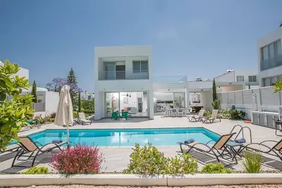 Image de Villa Ochosto Helios - Belle villa Protaras de 5 chambres - a distance de marche de la plage de Fig