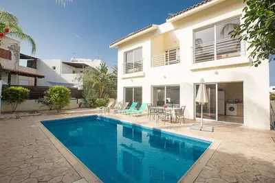 Image de Villa Dafnis Sunshine - Villa moderne de 3 chambres au centre de Protaras avec piscine - Pres de Fig