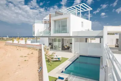 Image de Villa Olive Bronze, Luxueux V2 avec piscine, près de la bande de Protaras et de la plage