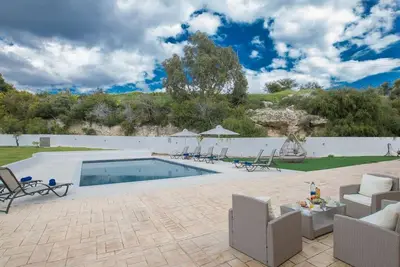 Image de Villa Konnos View, Superbe villa V6 avec piscine privee, pres de la plage de Konnos