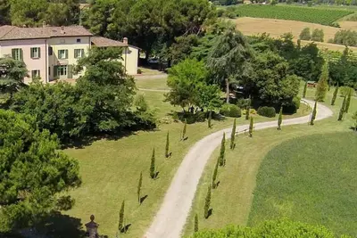 Image de Charming apartment \"Antonio\" in historical Villa Calanco on the hills of Dozza
