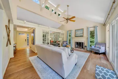 Image de Lakefront, Private Dock, Game room