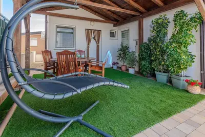 Image de Air-conditioned apartment | WiFi internet | 70 meters from the beach