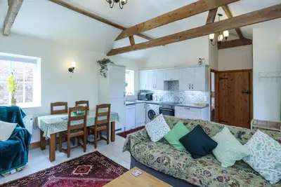 Image de York single storey cottage, gardens & open views. Thicket Priory & Derwent Ings.