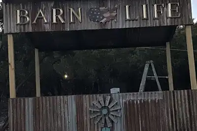 Image de Barn Life is like no other place in Concan