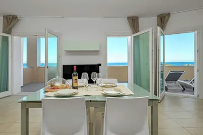 Image de Appartement lumineux \"Villa Marconi 9\" avec vue sur la mer et terrasse privée
