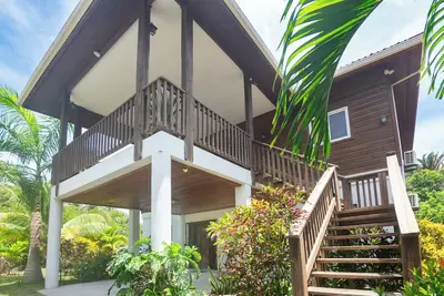 Image de Nature / Spotless Villa / 4 Bdrms / West End