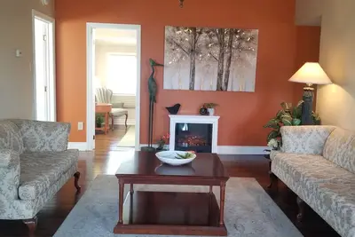 Image de Cottage close to lake and parks