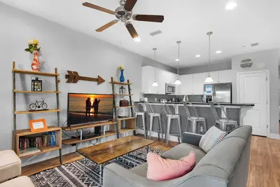 Image de 🐕Pet Friendly~3 Blocks 2 Beach~Cryb Townhome~3br Vitamin Sea🌞