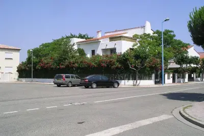 Image de Grand T2 rez de chaussée dans maison 500m plage