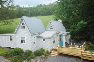 Image de Meadowlark, a delightful and unique Catskill Mountain Cottage. Extraordinary
