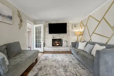 Image de 1940s Gorgeous Remodel + King Cottage | Expo Sq/Tu