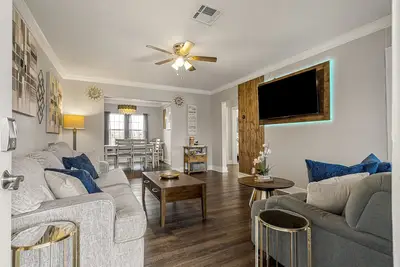 Image de 3br Near Dt, Bok, Greenwood | Gathering Pl 5 miles