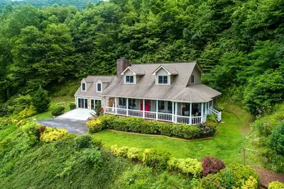 Image de Family & dog-friendly retreat w/ detached game room, mountain view & Ev charger