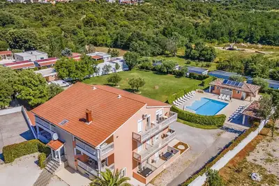 Image de Confortable appartement dans une maison de vacances avec Wifi, piscine, climatisation, Tv, terrasse