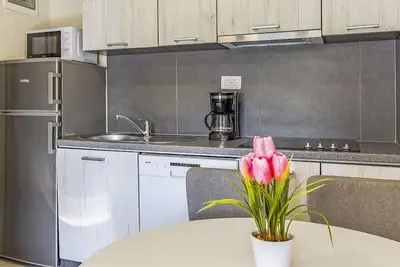 Image de Agréable appartement dans une maison de vacances avec Wifi, piscine, climatisation, Tv, terrasse