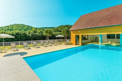 Image de Agréable appartement dans une maison de vacances avec piscine, Wifi, Tv, terrasse et animaux admis