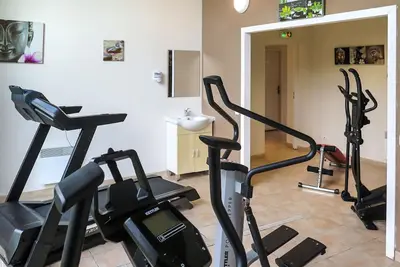 Image de Joli appartement dans une maison de vacances avec piscine, Wifi, Tv, terrasse et animaux admis