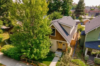Image de Charming North End Haven | Walk to Downtown & Hyde Park | Enjoy Outdoor Patio & Backyard w/ Your Dog