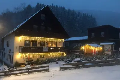 Image de Ferienwohnung Klein Holland Harz 6 bis 8 Personen mit Sauna und umfangreichen Freizeiteinrichtungen im Innen- und Außenbereich im attraktiven Harz