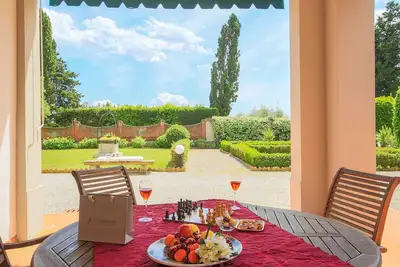 Image de Villa / Independent home à Pistoia avec 6 chambres à coucher, 14 couchages
