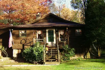 Image de Cute Cottage in Beautiful Forest | Artistic Style & Charm | A Ligonier Original