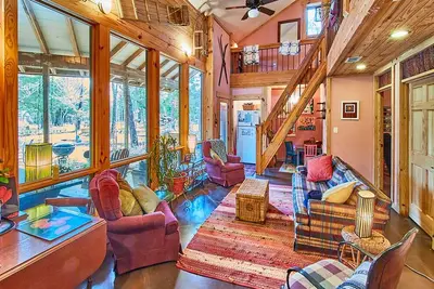 Image de Cabin+Lodge in Woods, Pet Friendly, Accessible