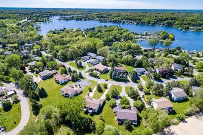 Image de Charming 2-unit retreat in Rockford