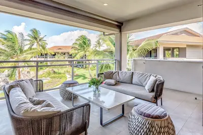 Image de Welcome to Luana Villa 9d Oceanfront Resort, Upstairs, Mountain/Pool view