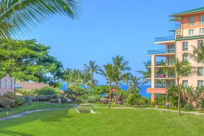 Image de Welcome to 2 Luana Garden Villas 1c &1d Oceanfront resort Partial ocean Views