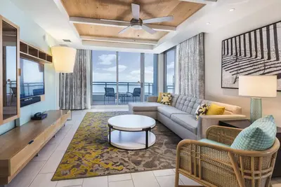 Image de Wyndham Clearwater Oceanfront Condo, onsite Spa, across from Beach, Sleeps 14!