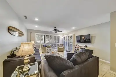 Image de Sunset Rentals | Tennismaster 801 | Dog Friendly