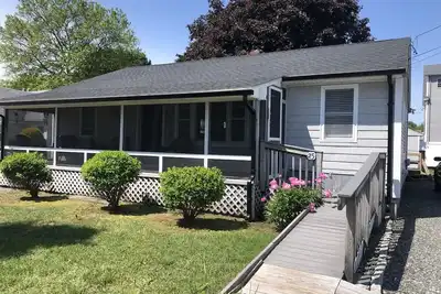 Image de Reduced Price, Inviting outdoor spaces, A/C Walk to Kelly Beach