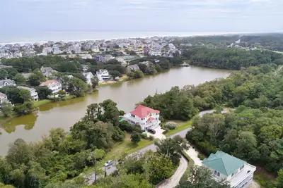 Image de 1069 - Seadation, Lake View with a Private Pool & Hot Tub