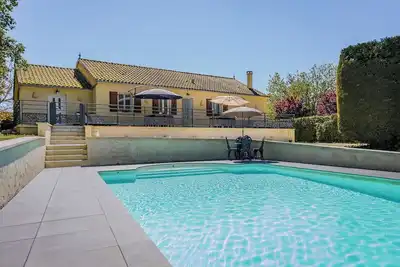 Image de Parignac, grande maison de vacances avec une grande piscine chauffée