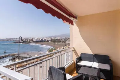 Image de First line apartment with direct sea views