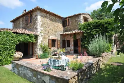 Image de Charming Stone Villa with Pool in the heart of the Chianti countryside in Siena.