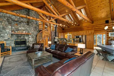 Image de Gemini Lodge- Spacious Log Home Retreat