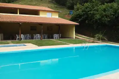 Image de Ferme Sierra pied avec piscine, terrain de football, barbecue, pêche