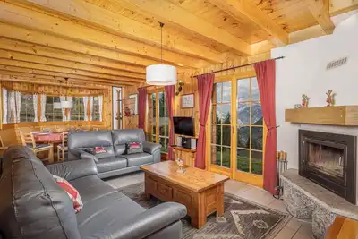 Image de Chalet Lustycru - Quatre Chambres Chalet, Couchages 10