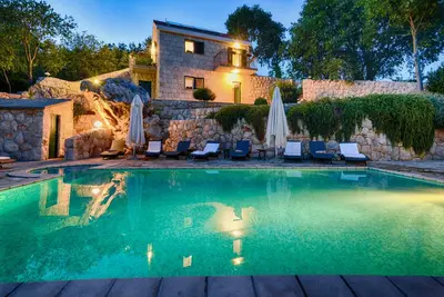 Image de Charmante villa en pierre avec piscine