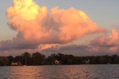 Image de Lakefront, Contemporain, Propre, Calme, Proche De Tout