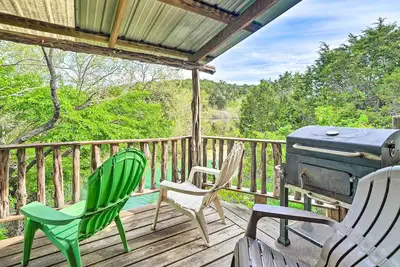 Image de 'Cedar Falls Cabin 5': 1/2 Mile to Turner Falls