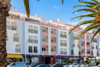 Image de Beautifully renovated 2 Bedroom Apartment with Marina Views in Lagos