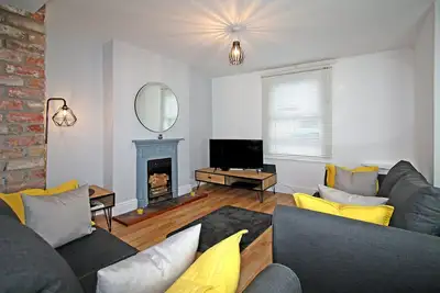 Image de Bwthyn Cloch Glas - Beaumaris - Anglesey- sleeps 6 guests in 2 bedrooms